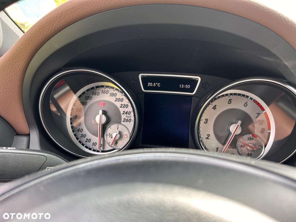 Mercedes-Benz CLA 200 7G-DCT - 25