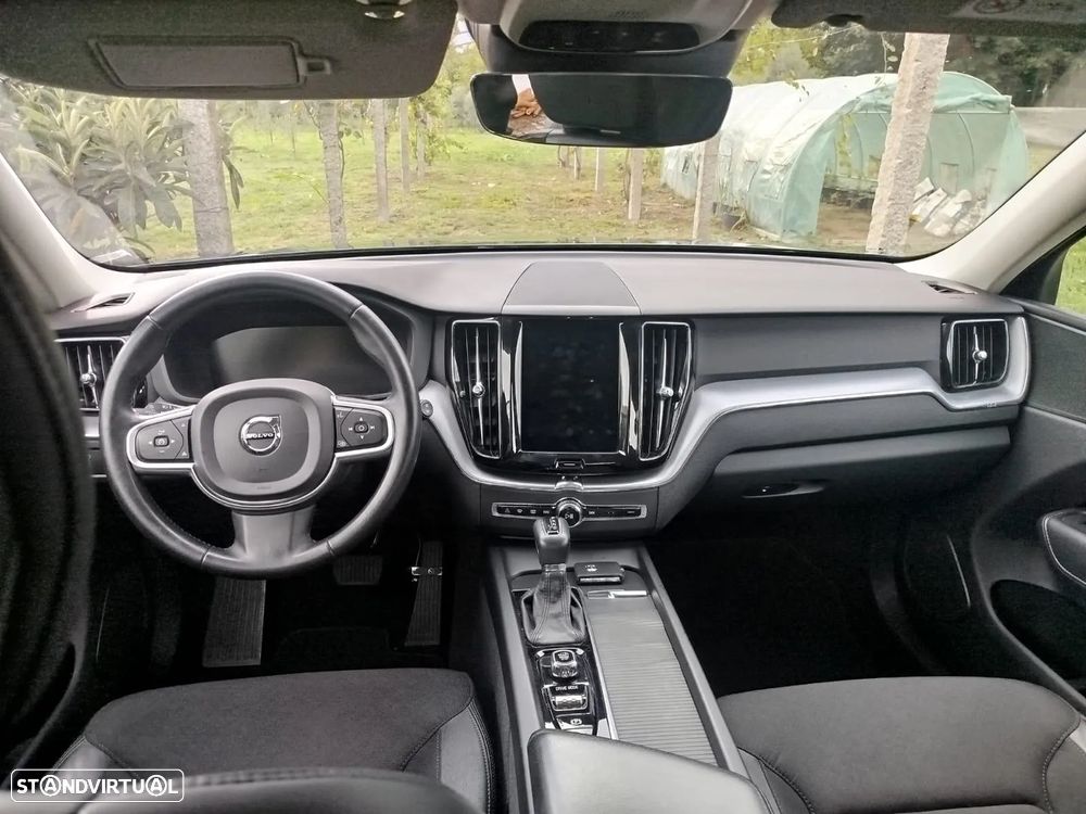 Volvo XC 60 2.0 D4 Momentum Geartronic - 8