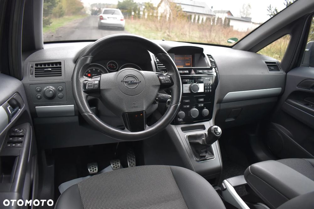 Opel Zafira 1.8 Sport - 28