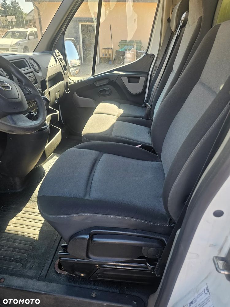 Nissan NV 400 - 12