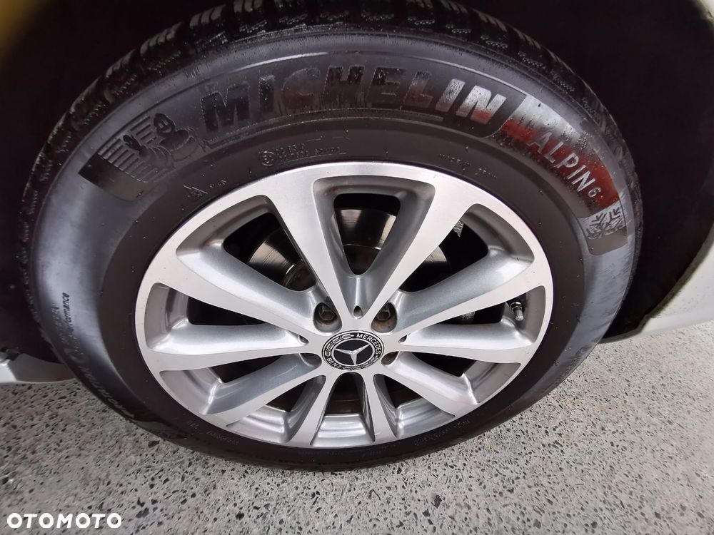 Mercedes-Benz Klasa E 200 d 9G-TRONIC - 36