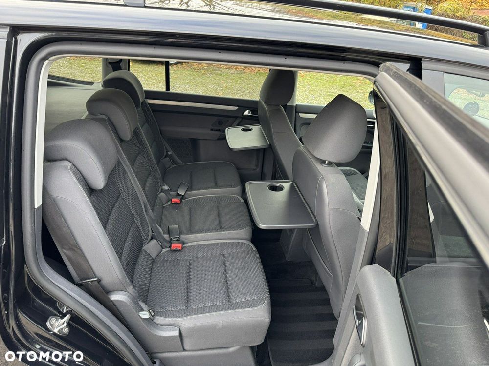 Volkswagen Touran - 17