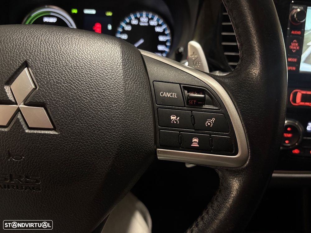 Mitsubishi Outlander - 12