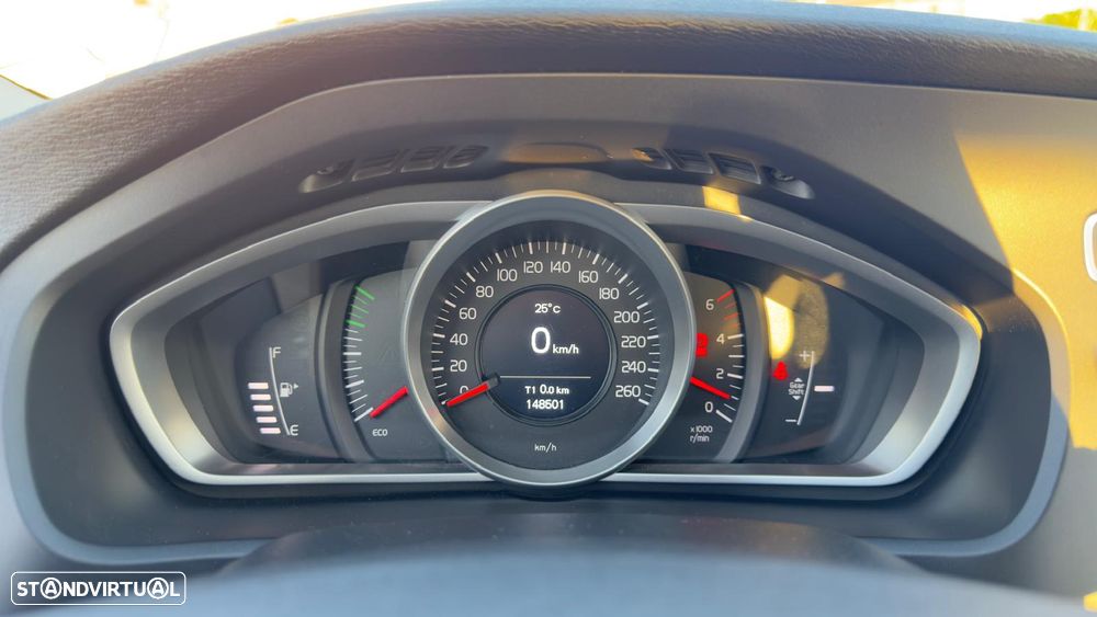 Volvo V40 D2 Kinetic - 17