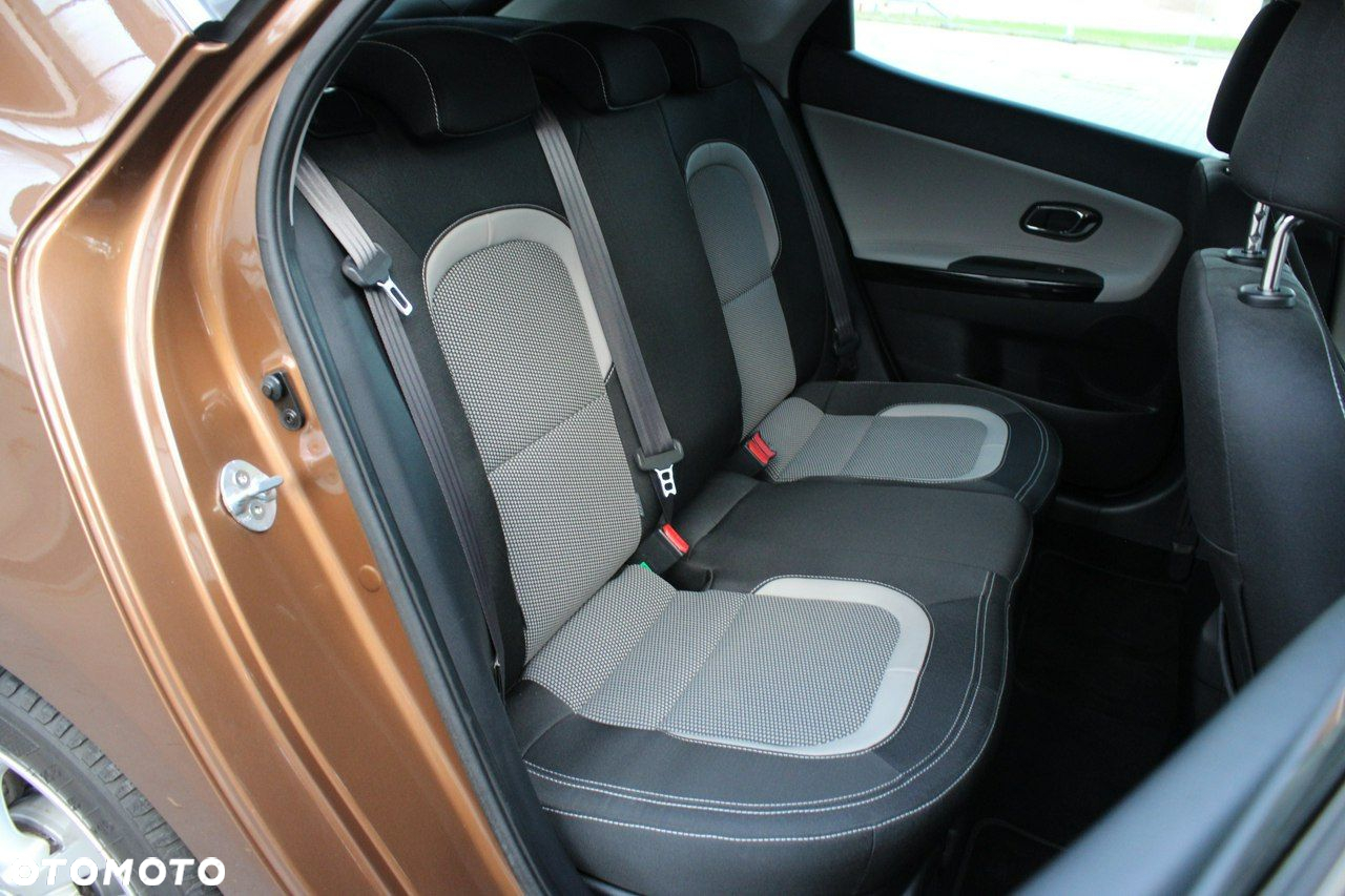Kia Ceed - 12