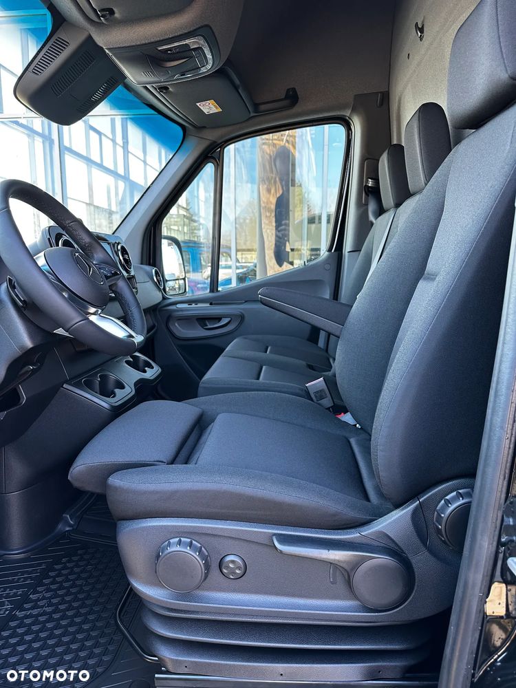 Mercedes-Benz Sprinter - 12