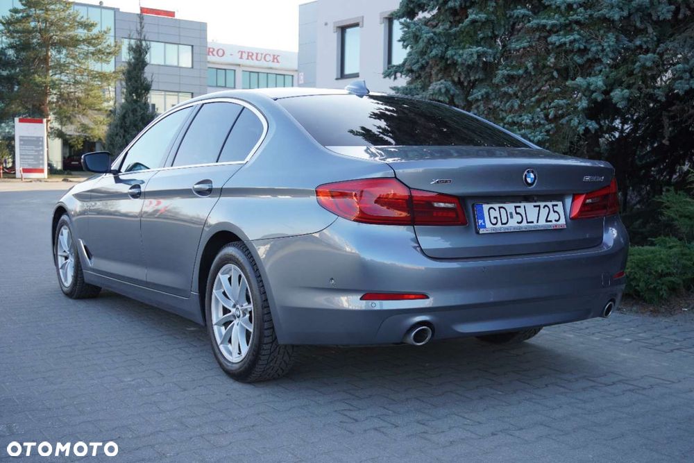 BMW Seria 5 520d xDrive - 9