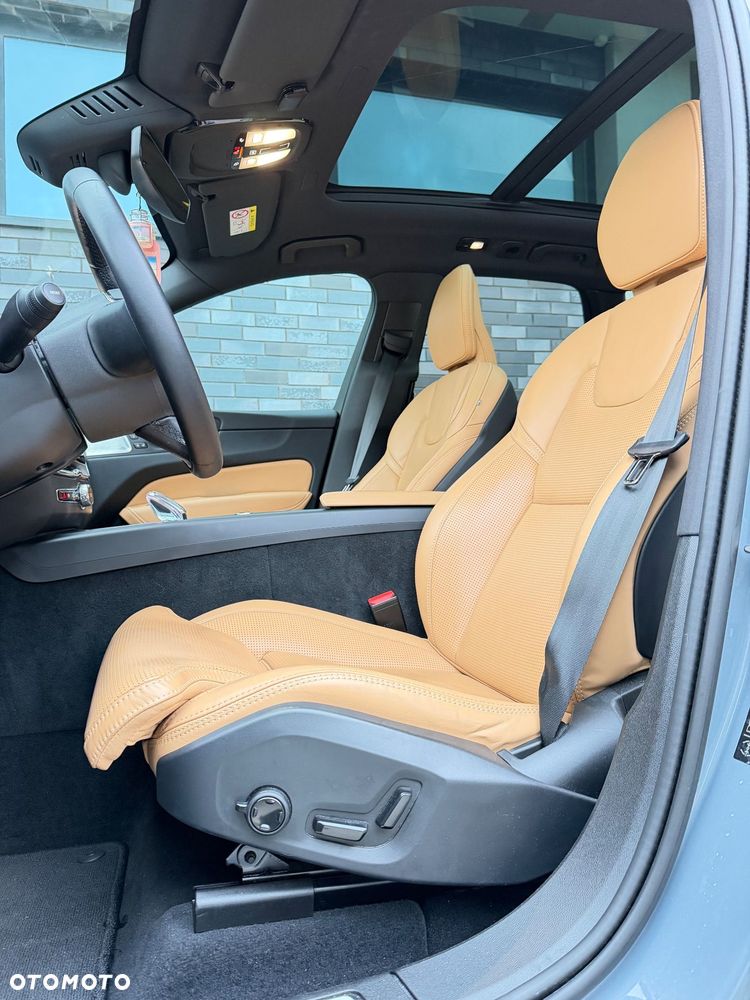 Volvo XC 60 B5 B AWD Ultimate Dark - 28