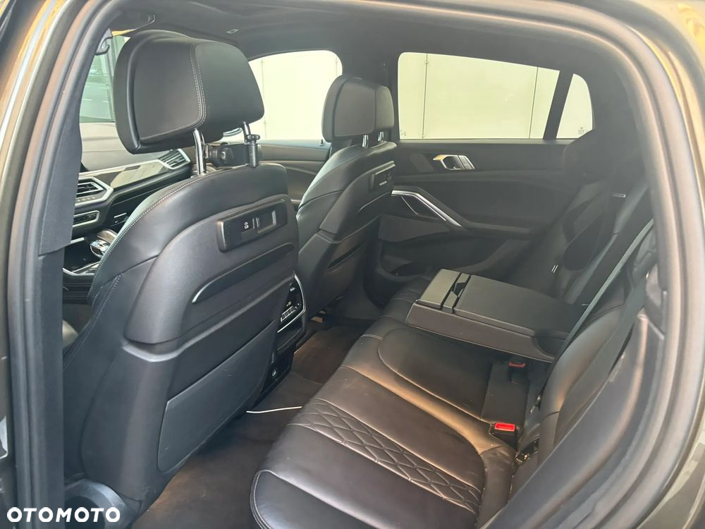 BMW X6 M50i - 27
