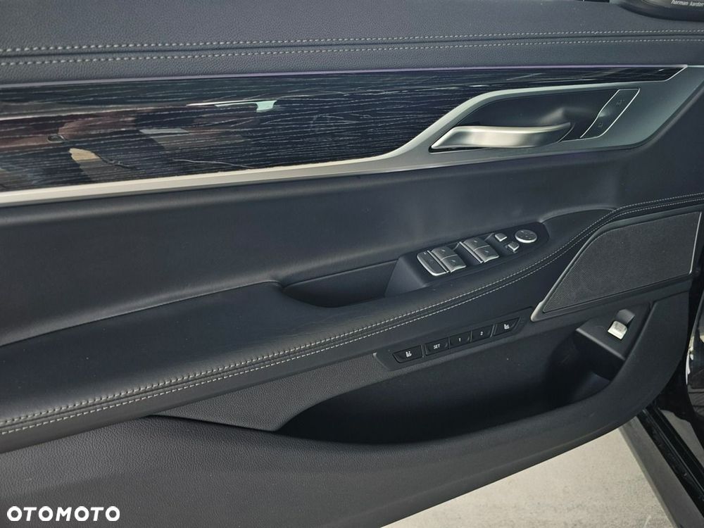 BMW Seria 7 - 12