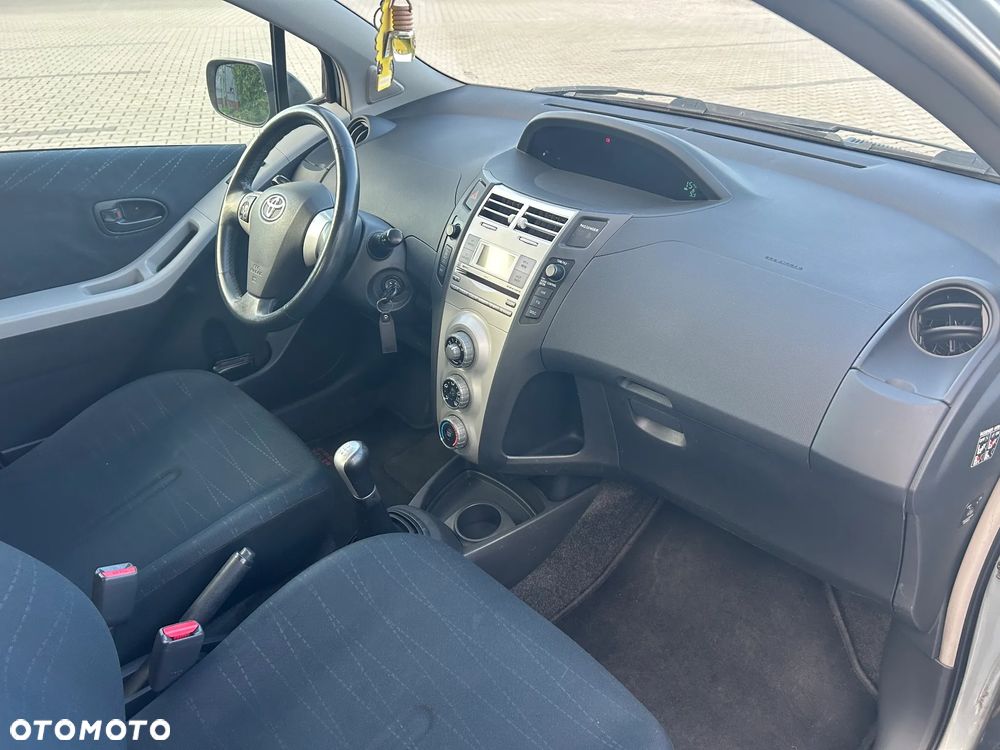 Toyota Yaris 1.3 VVT-i Sol - 23