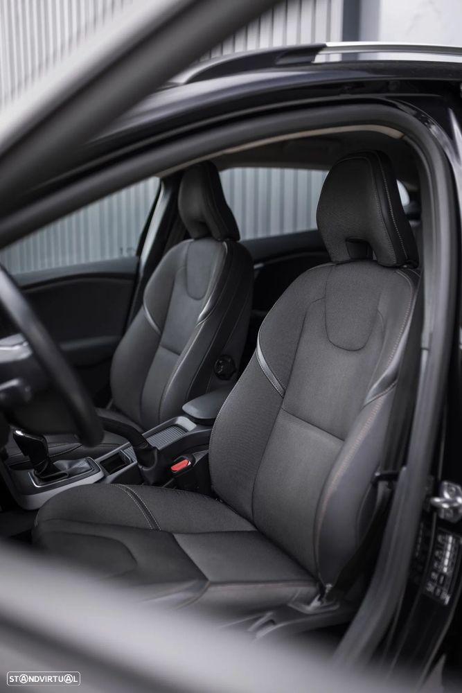 Volvo V40 Cross Country 2.0 D3 Momentum Geartronic - 12