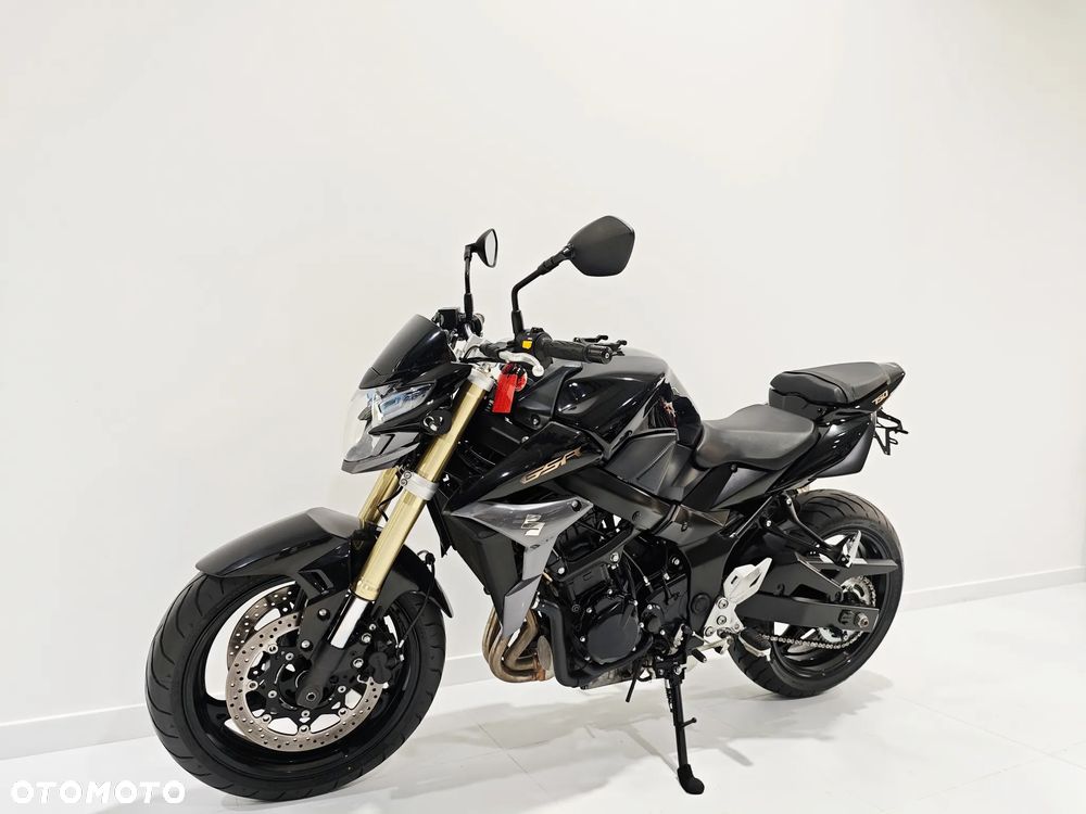 Suzuki GSR - 3
