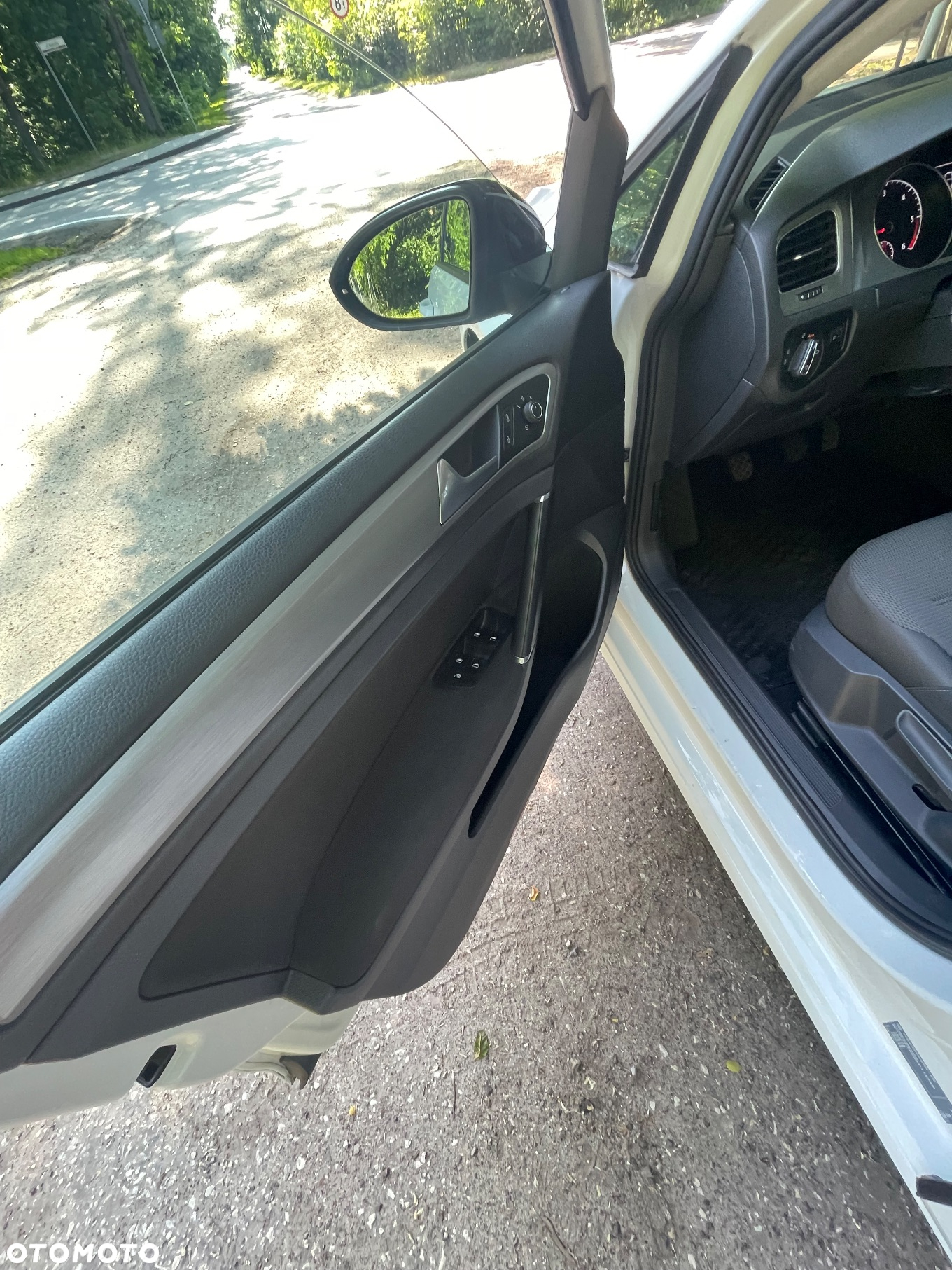 Volkswagen Golf 1.6 TDI BlueMotion Technology Comfortline - 32