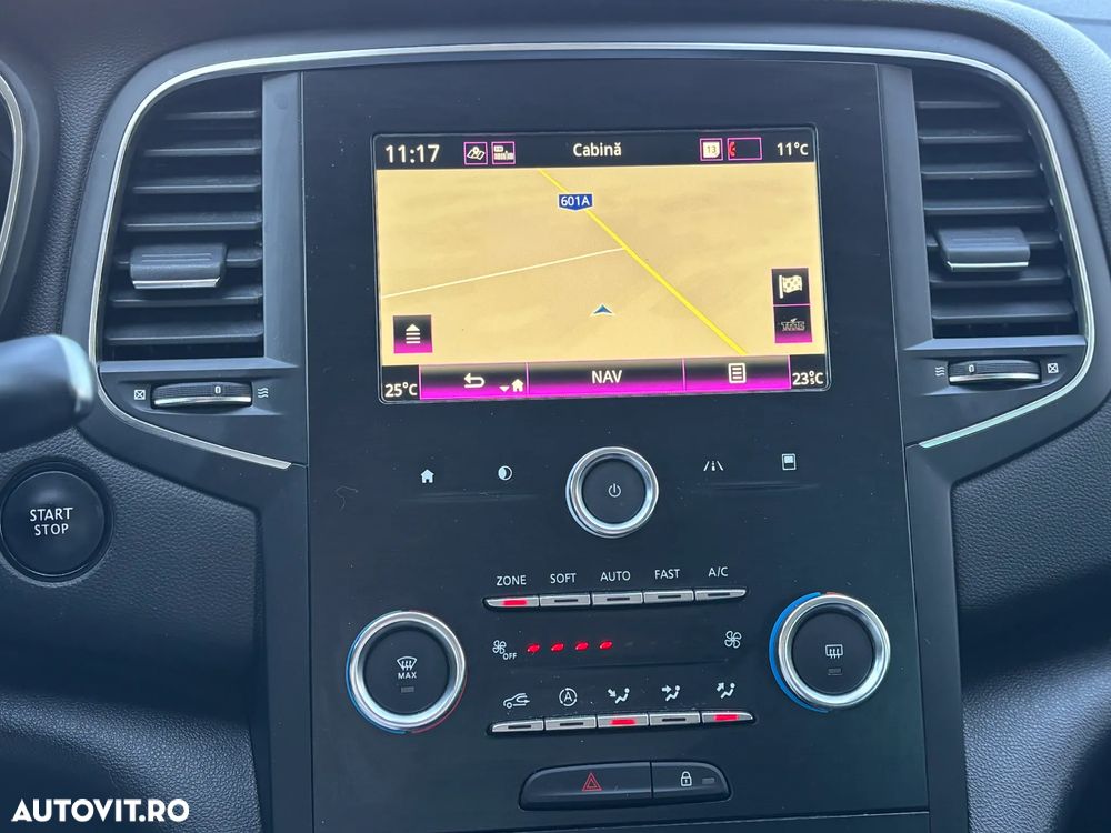 Renault Megane TCE 140 Equilibre - 30