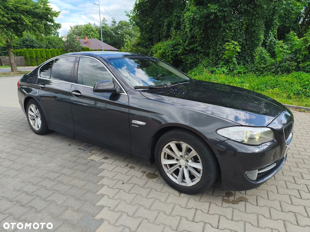 BMW Seria 5 525d xDrive Sport-Aut Luxury Line - 32
