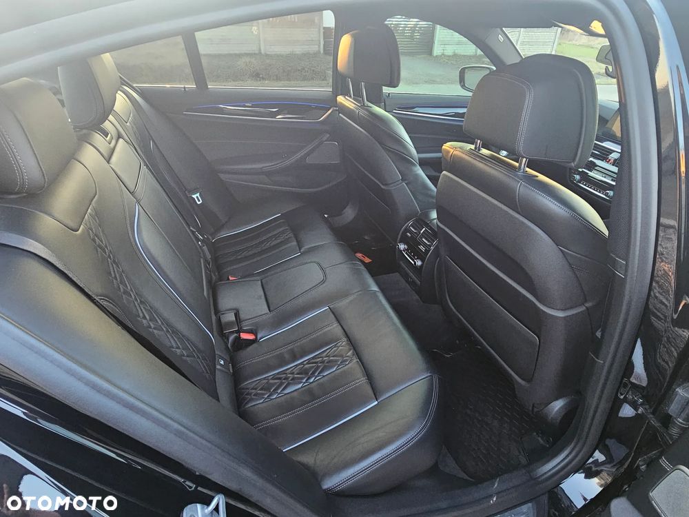 BMW Seria 5 M550i xDrive sport - 9