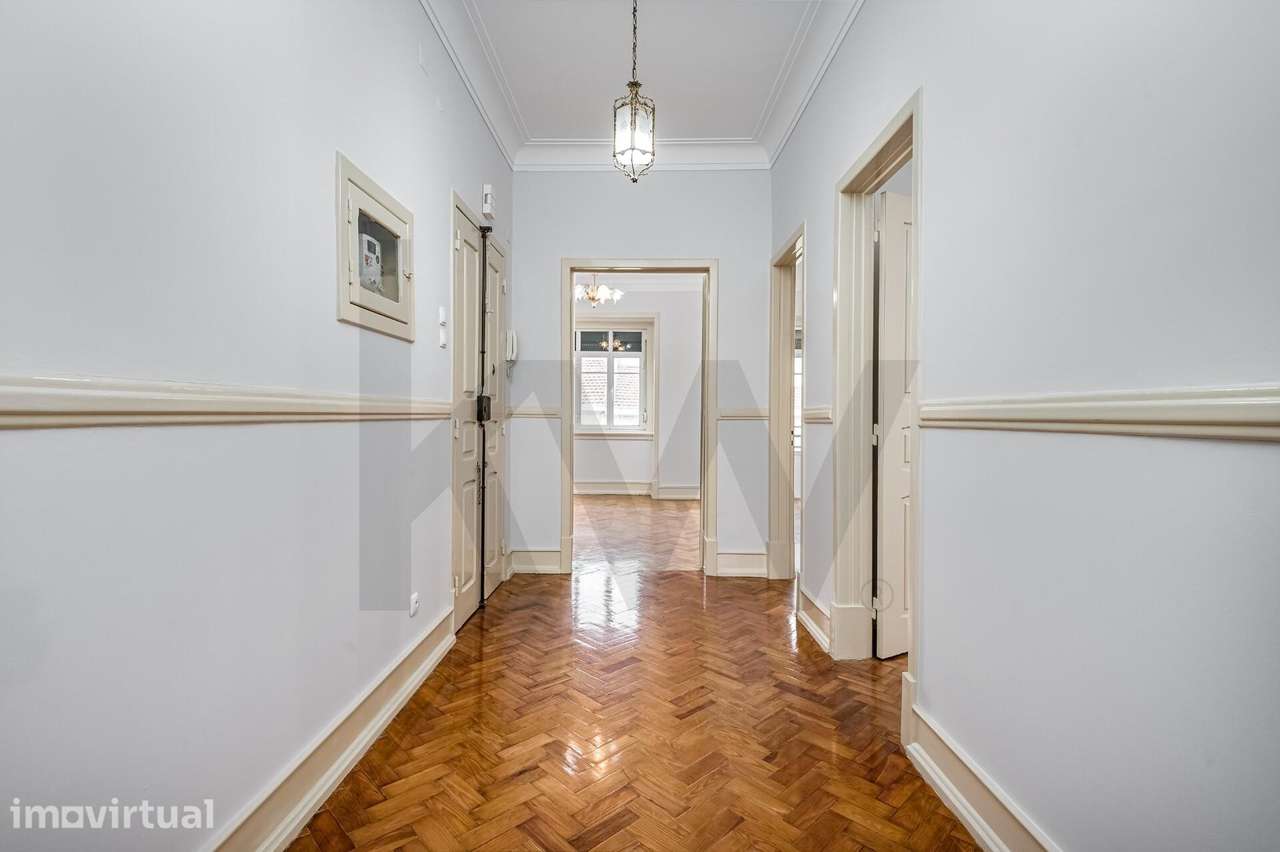 Apartamento T2+1 em Arroios com áreas generosas e espaço de arrumação - Grande imagem: 2/24