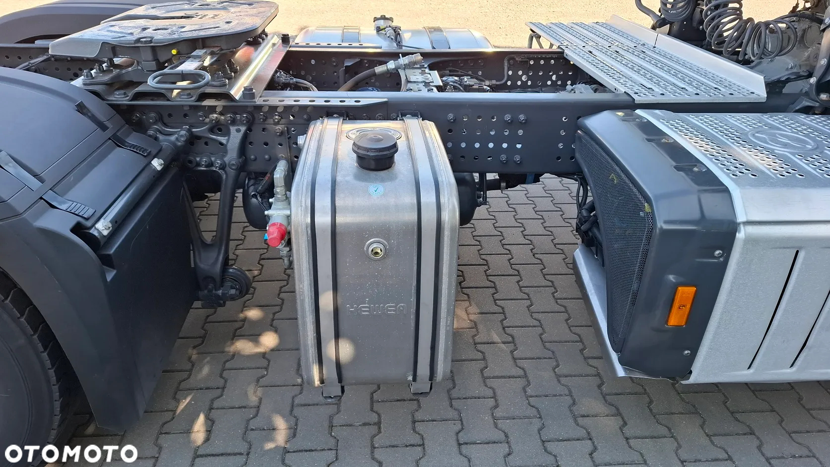 Mercedes-Benz ACTROS 1842 LS  / STANDARD / HYDRAULIKA DO WYWROTU / SALON PL / JAK NOWY / - 22