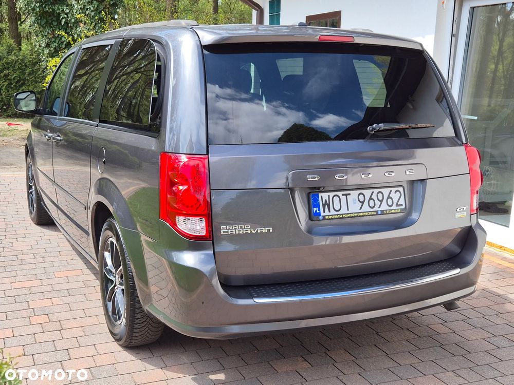 Dodge Grand Caravan - 10