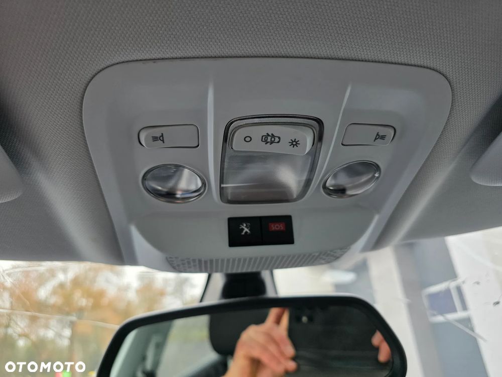 Peugeot 2008 1.2 Pure Tech Style S&S - 21