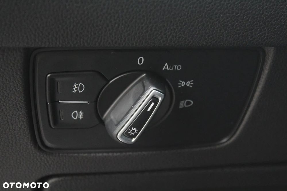 Volkswagen Passat Variant 2.0 TDI 4Mot R-Line Edition DSG - 32