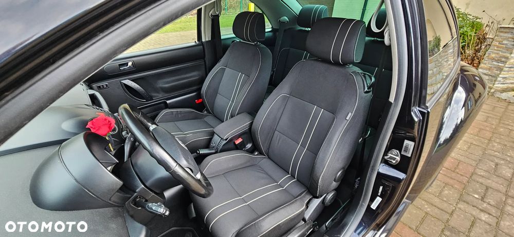 Volkswagen New Beetle - 4