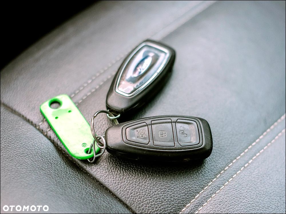 Ford Kuga - 37