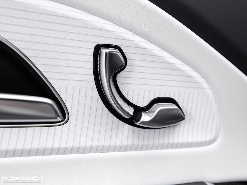 Mercedes-Benz CLA 350 EQ 4Matic - 22