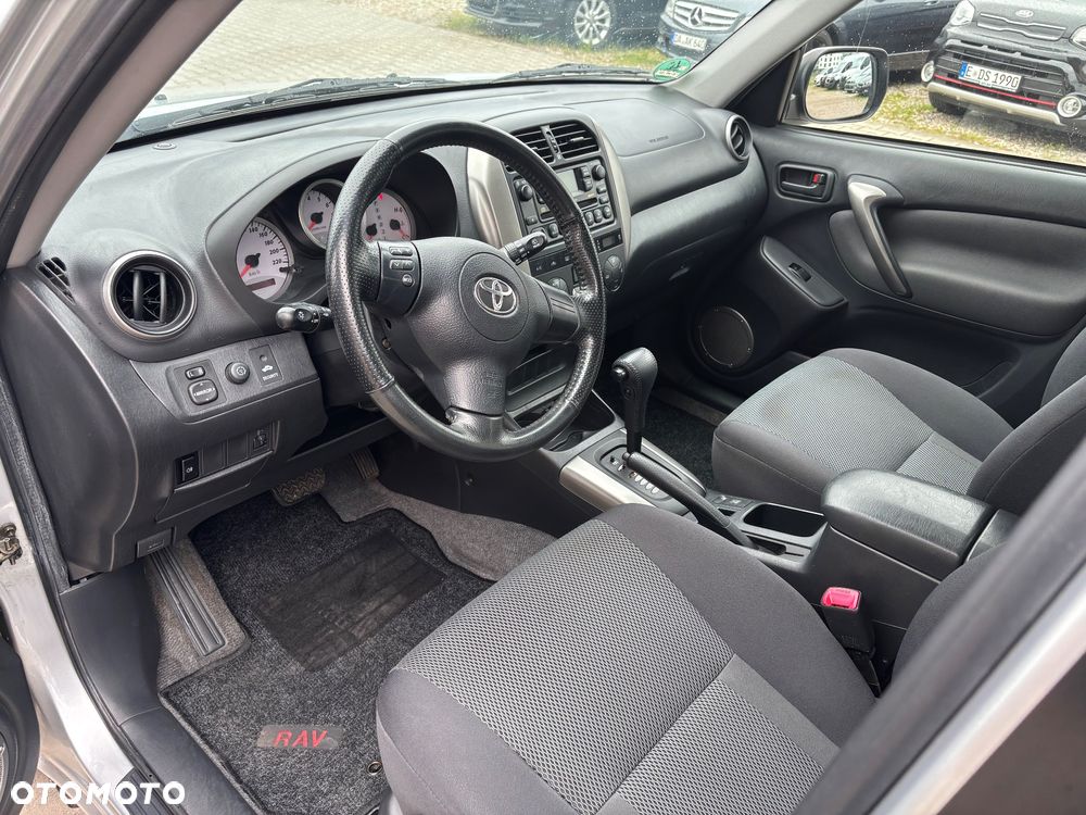 Toyota RAV4 2.0 VVT-i 4x4 - 18