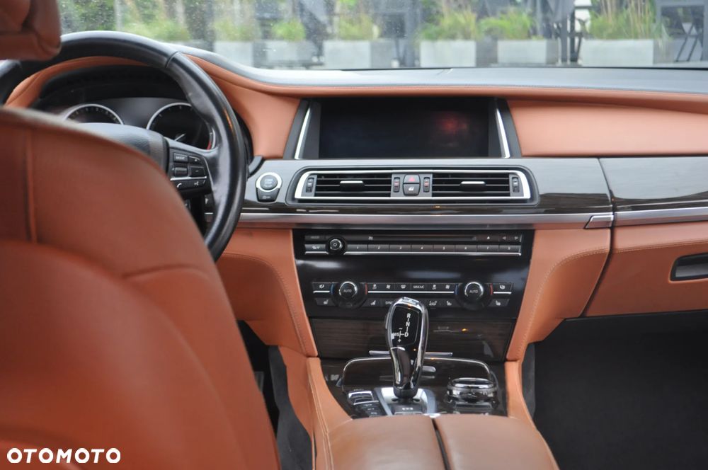 BMW Seria 7 750Ld xDrive - 16
