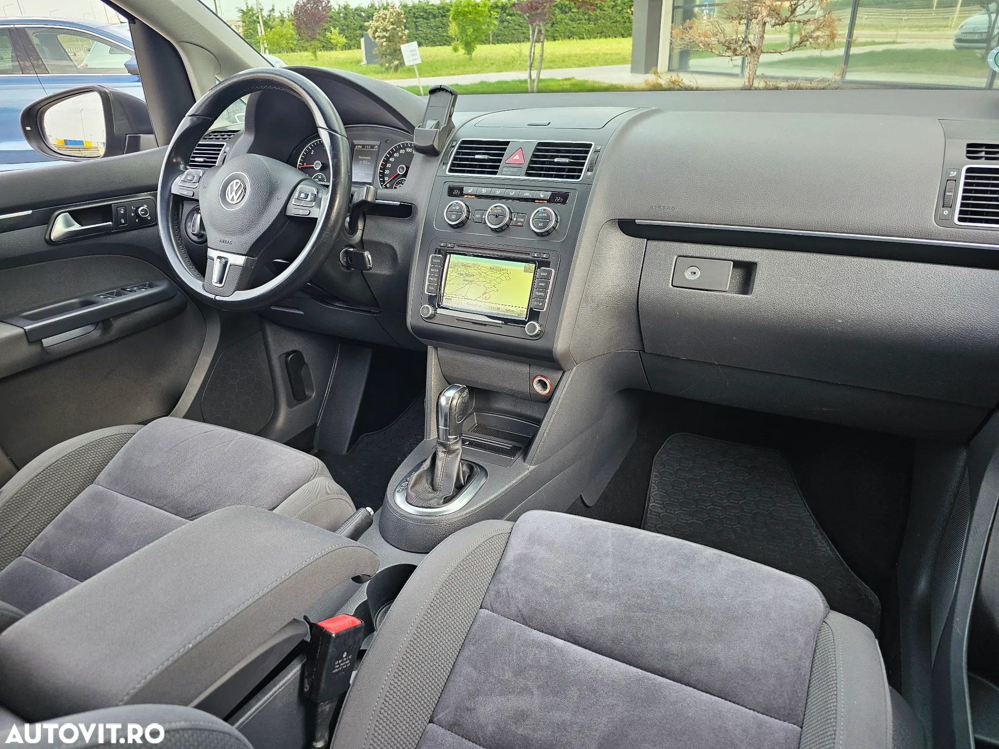 Volkswagen Touran 2.0 TDI DPF BlueMotion Technology DSG Highline - 6