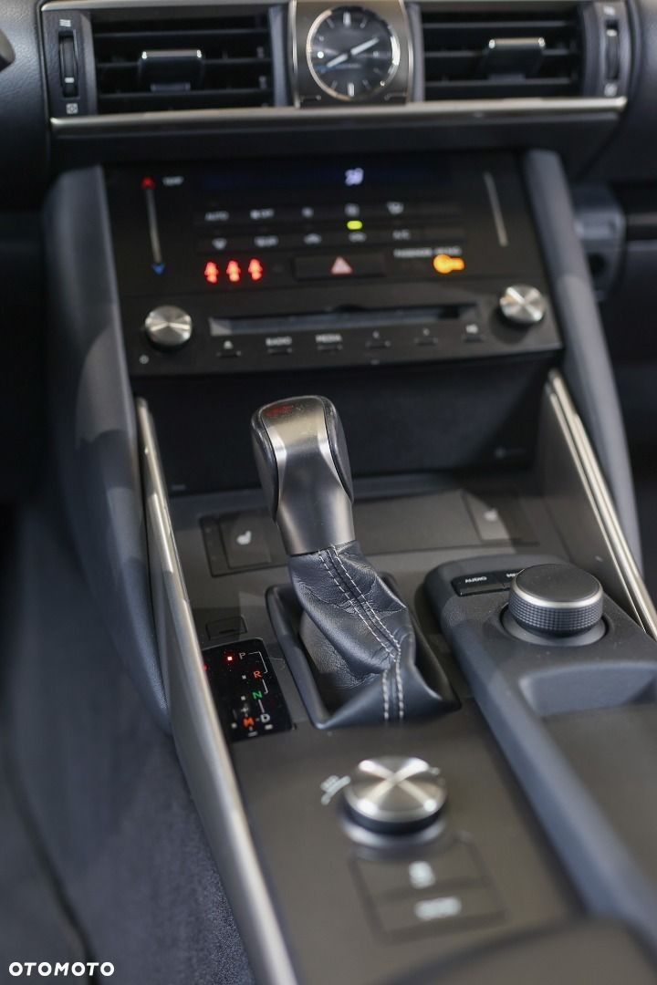 Lexus IS - 19