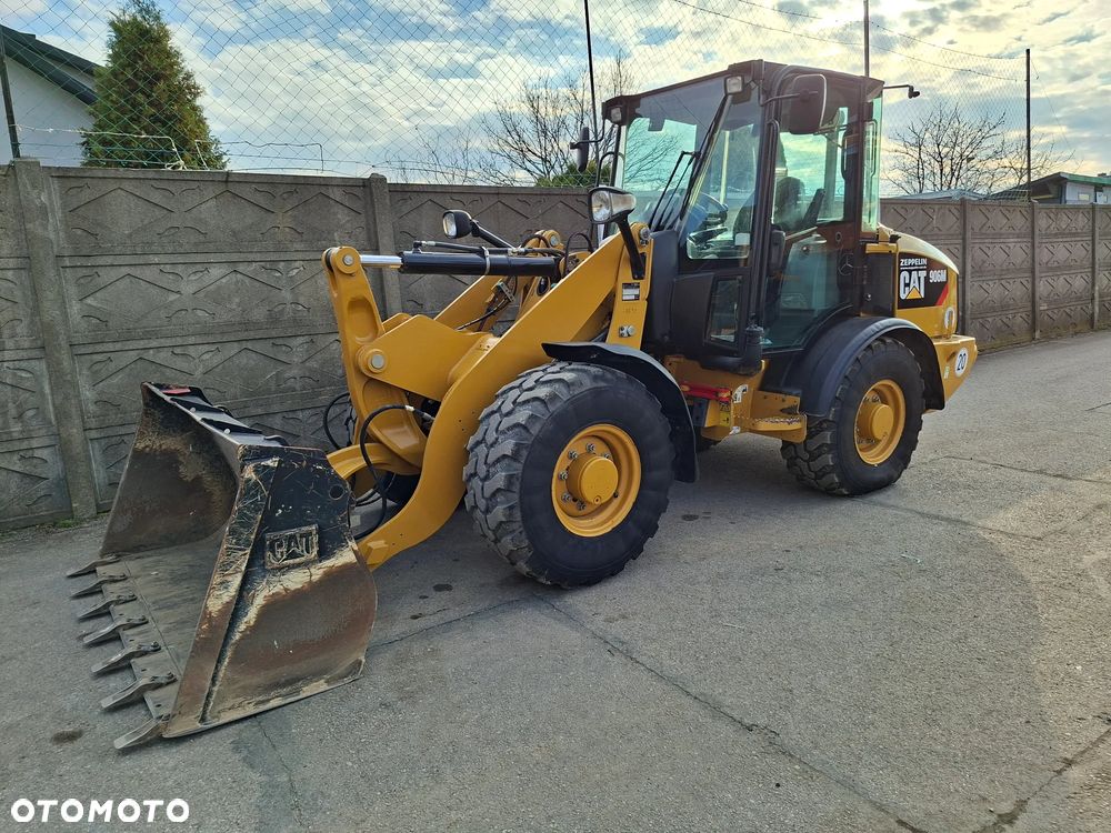 Caterpillar CAT 906 M - 1