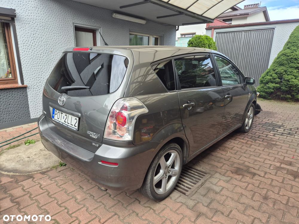 Toyota Corolla Verso 2006 photo 2