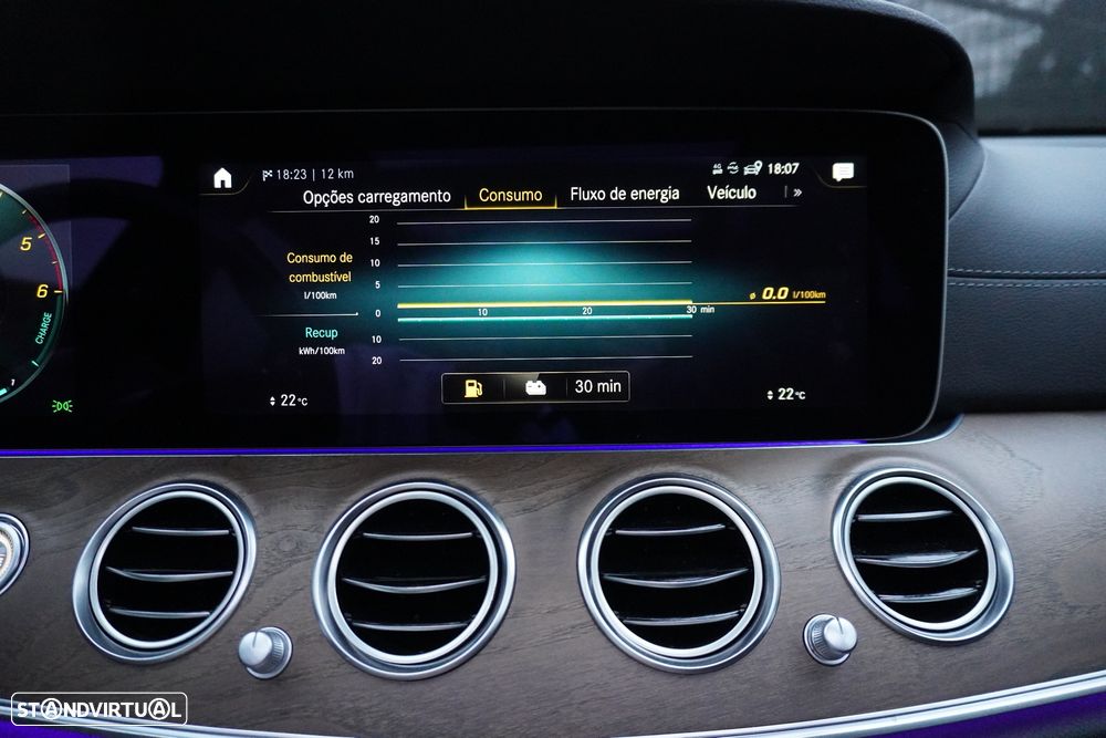 Mercedes-Benz E 300 de 4Matic 9G-TRONIC AMG Line - 27