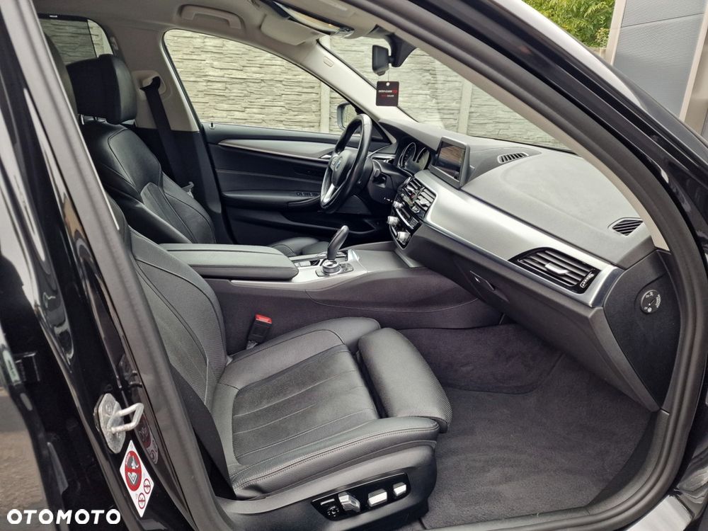 BMW Seria 5 530d Sport Line - 30