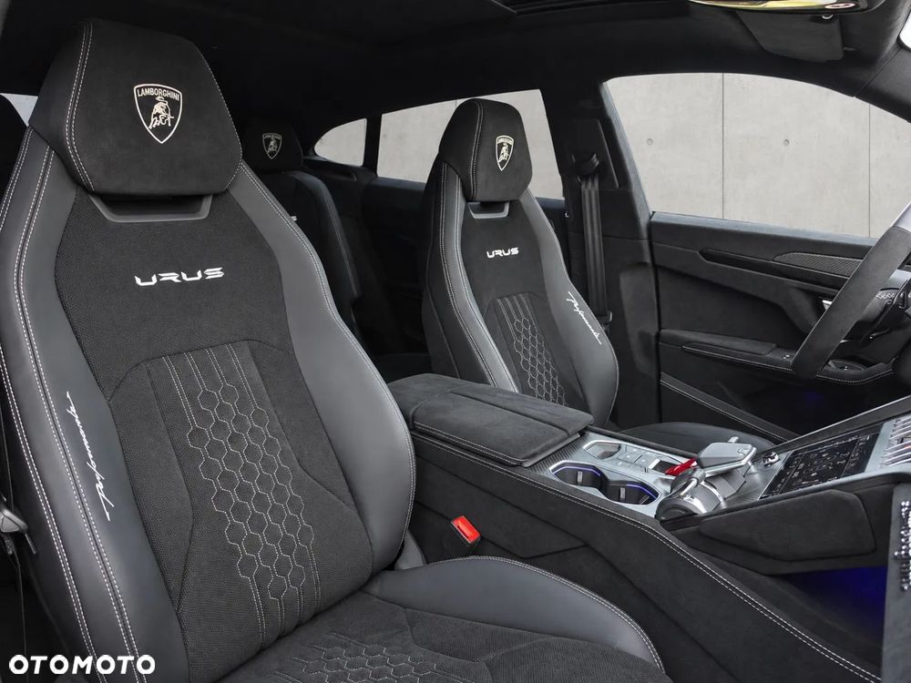 Lamborghini Urus - 16