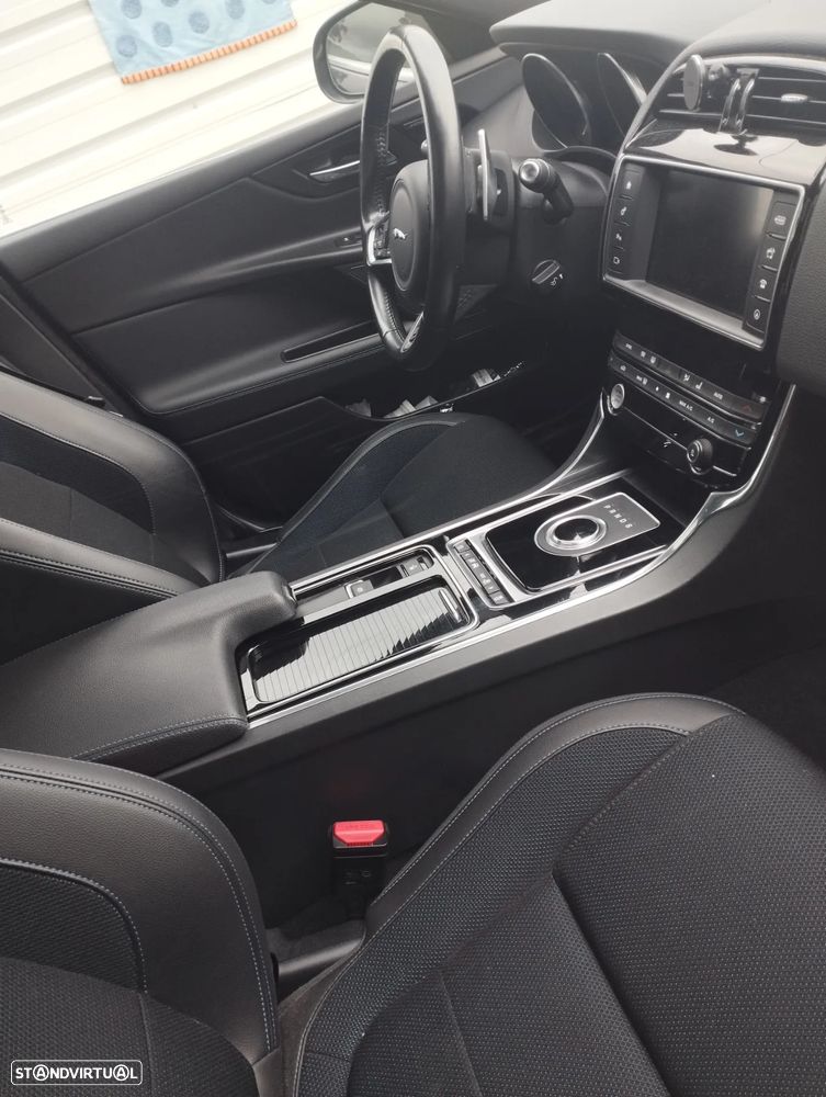 Jaguar XE 2.0 D R-Sport Aut. - 7