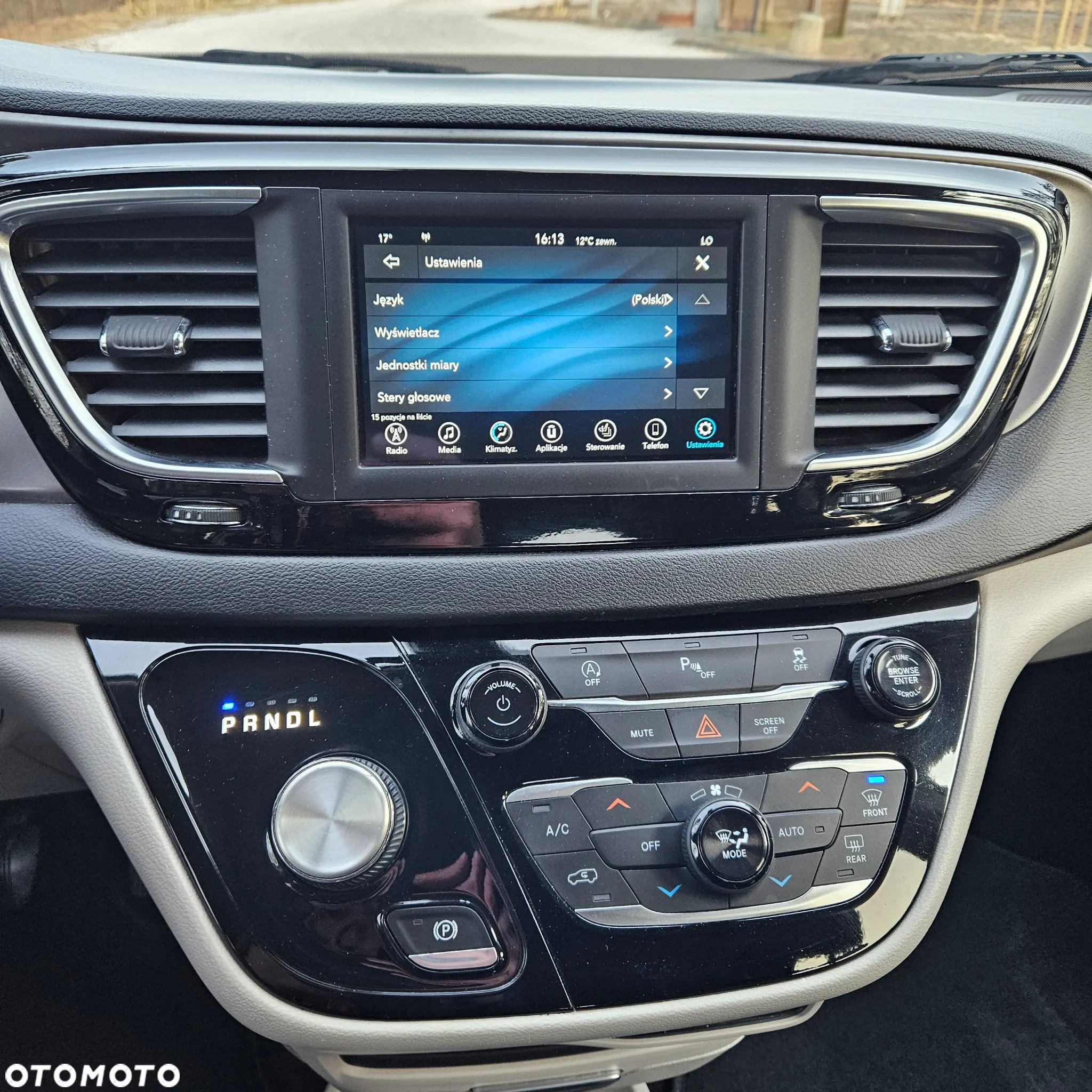 Chrysler Pacifica - 32