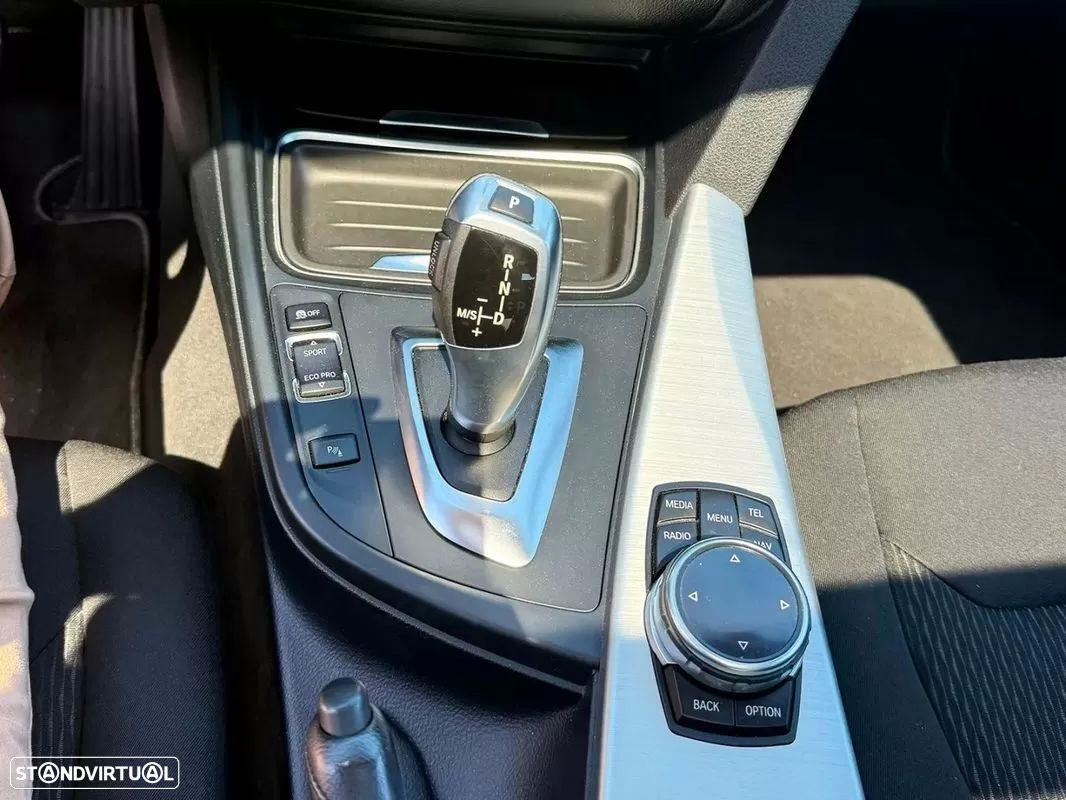 BMW 320 d Touring xDrive Aut. Sport Line - 16
