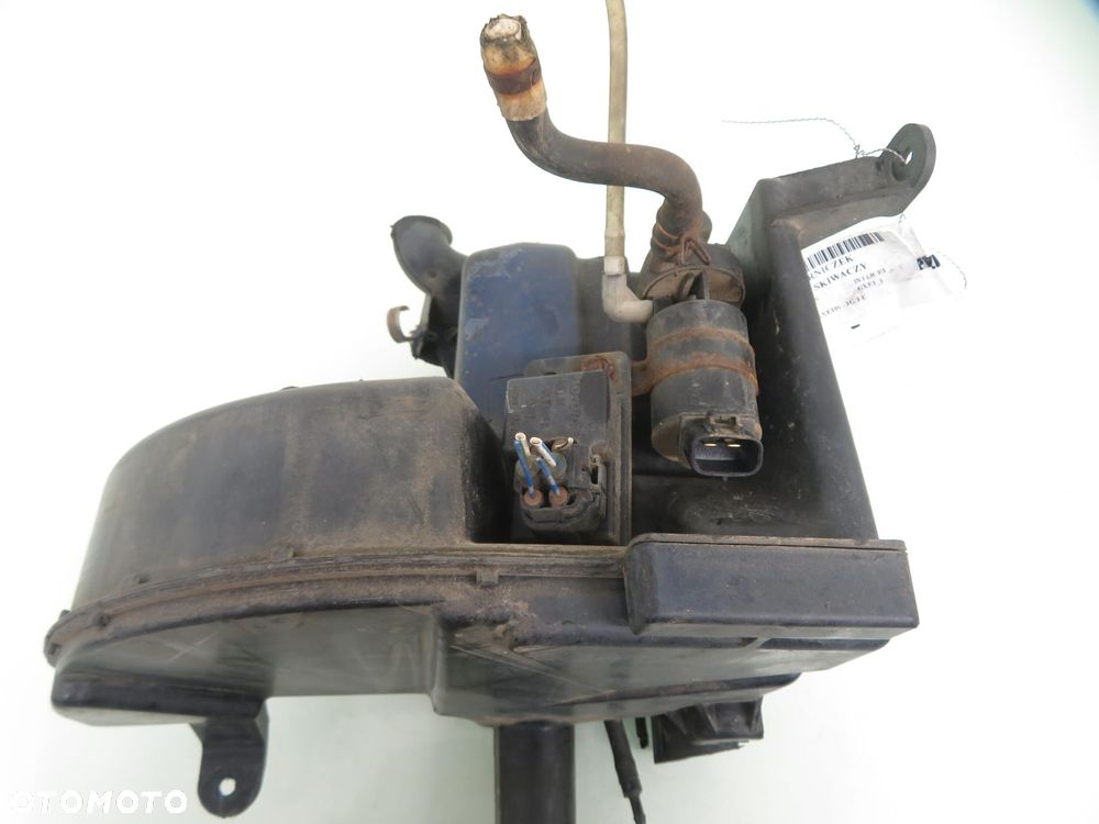 ZBIORNICZEK SPRYSKIWACZY LEXUS IS I 060351981 0602103960 - 7