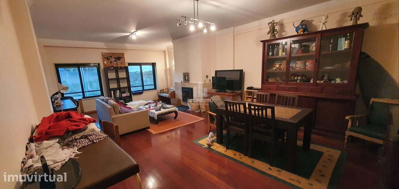 Apartamento T3  junto à Av. da República e perto do Metro de Santo Oví - Grande imagem: 2/26