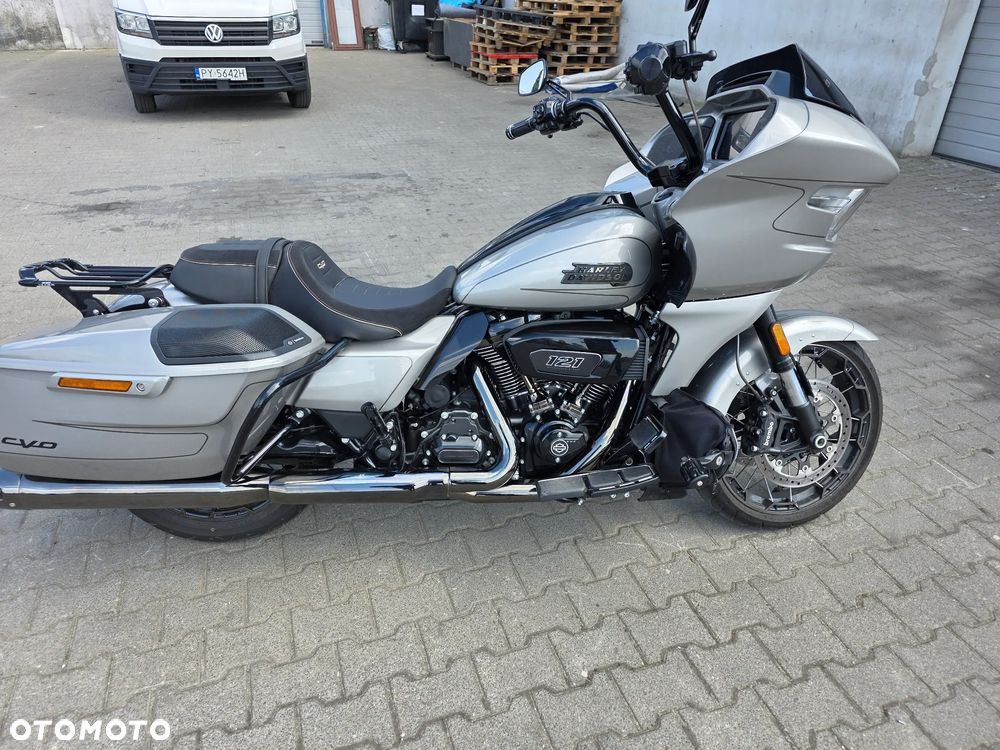 Harley-Davidson CVO Street Glide - 8