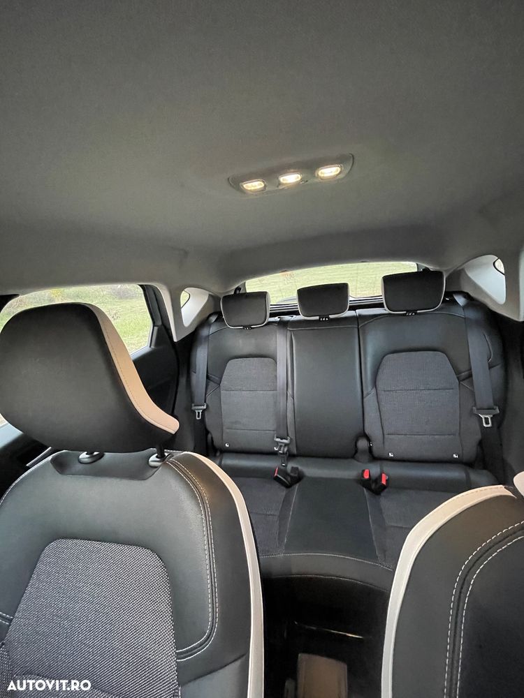 Renault Captur MHEV 140 Techno - 4