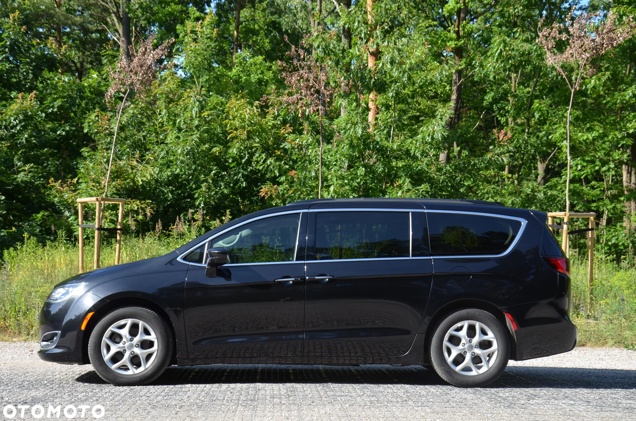 Chrysler Pacifica - 2