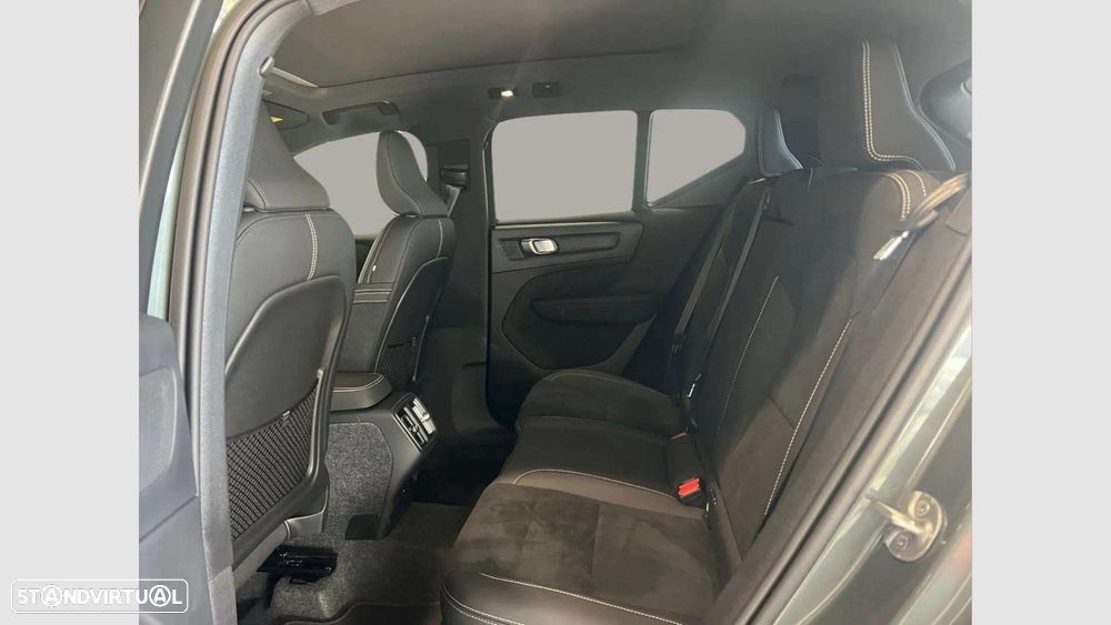 Volvo XC 40 2.0 B3 Plus Dark - 14