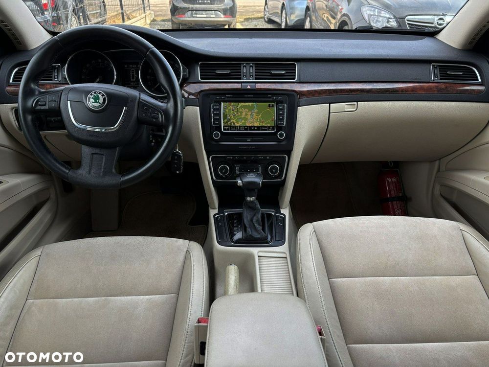 Skoda Superb 2.0 TDI Elegance DSG - 28