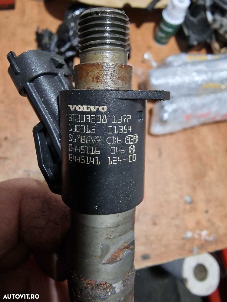 Injectoare Volvo 2.0 d 5 pistoane cod 0445116046 - 2