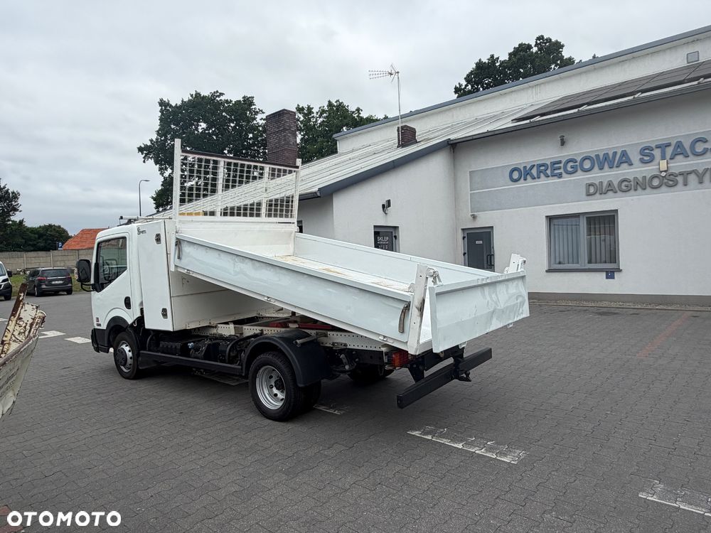 Nissan NT400 - 5